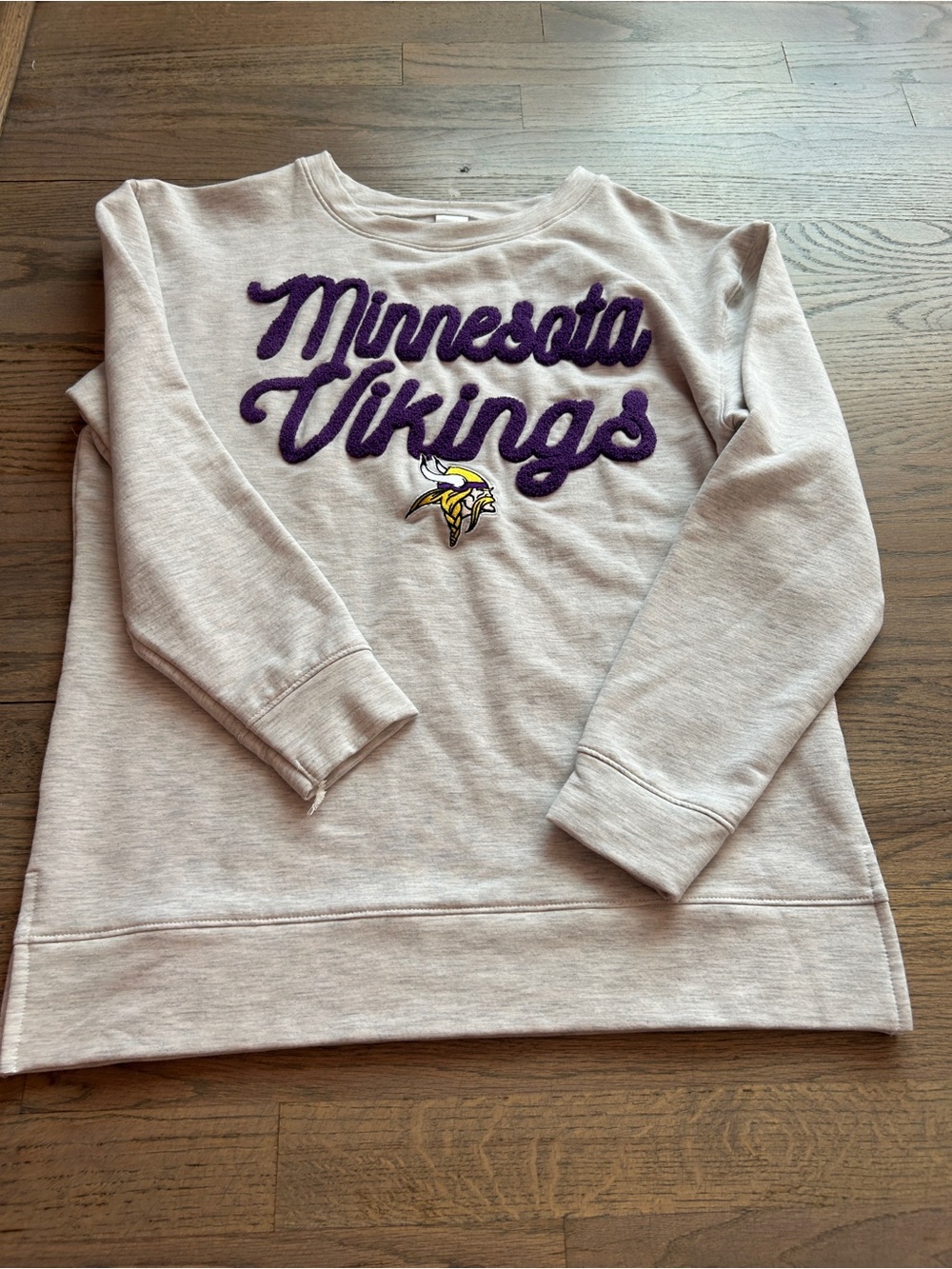 NFL Minnesota Vikings woman Pullover Sweatshirt in Light Gray with Purple Logo